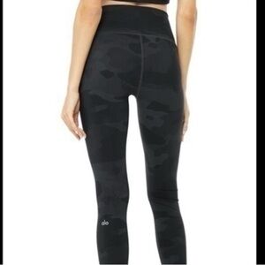 ALO Yoga Vapor Camo Print High Waist Leggings
Brand New NEVER WORN - NO TAGS